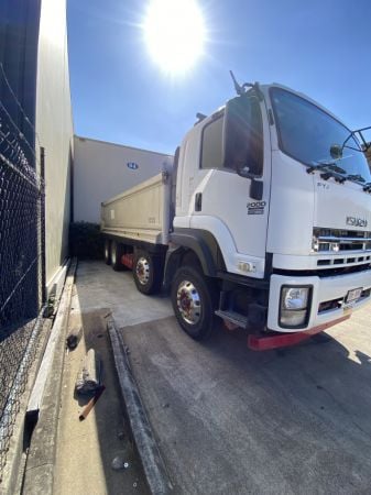 2016 Isuzu FYJ 350 Tipper image