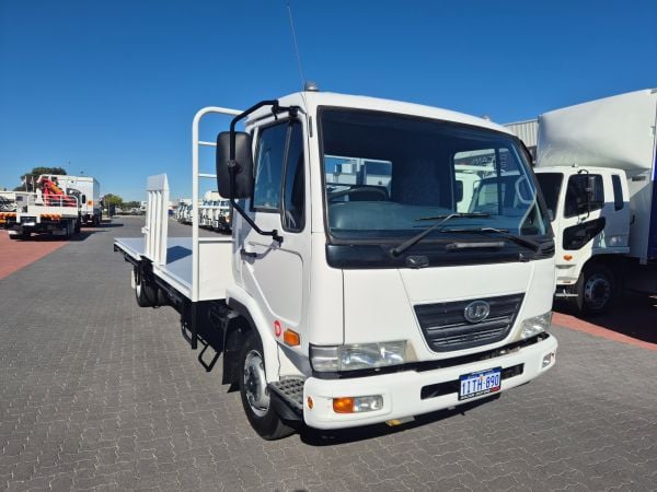 2009 UD MK5 Tray 5 Ton Tray and Lift image