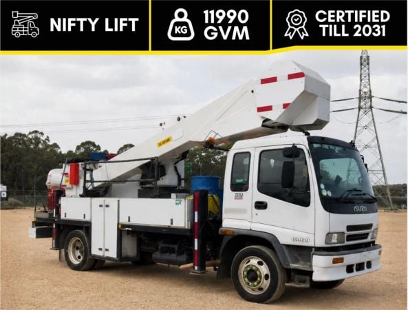 2007 Isuzu F Series Cab Chassis FSR 700 image