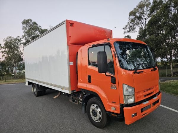 2010 Isuzu FSR 700 turbo diesel auto furniture pantech truck image