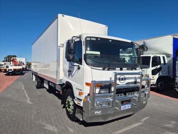 2018 UD PK16 280 Pantech AUTO 50cm Van and Lift image