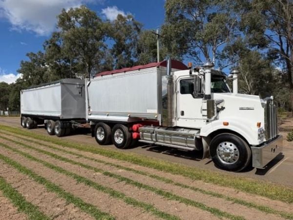 2011 KENWORTH T409 SAR image