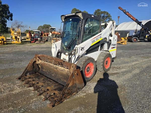 2014 Bobcat S590 Skid Steer image