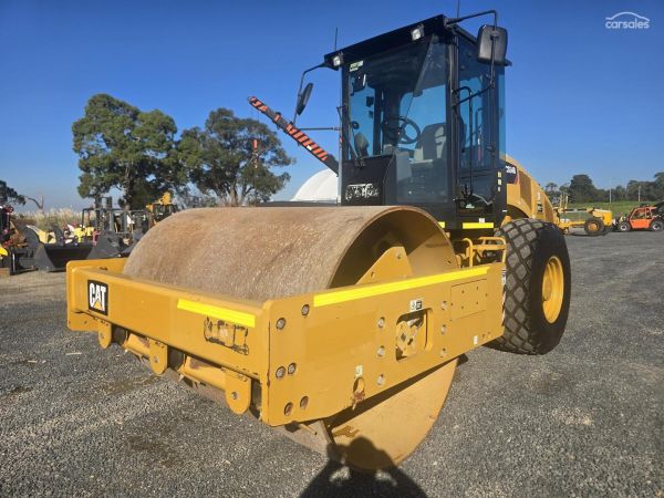 2016 Caterpillar CS54B Cat Roller image