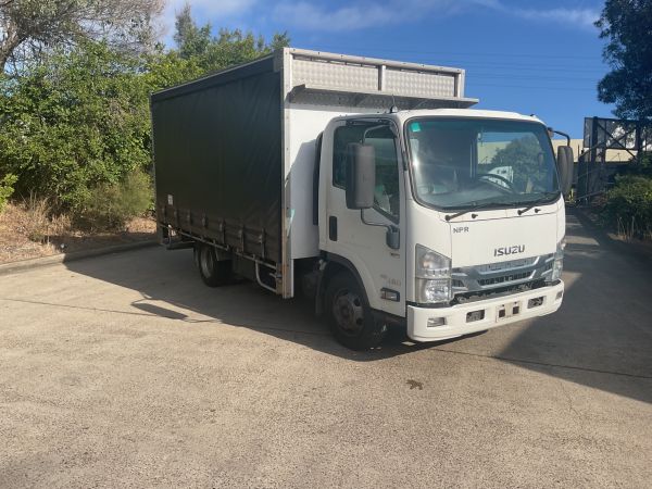 2017 Isuzu NPR 65/45-190 Curtainsider 2017 Isuzu NPR 65/190 image