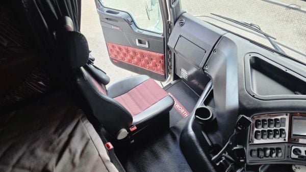 2023 Kenworth K200 BIG CAB image
