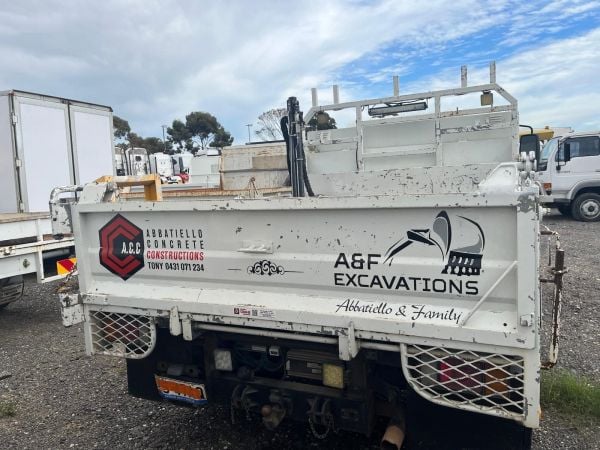 2010 ISUZU NPR300 Crane image