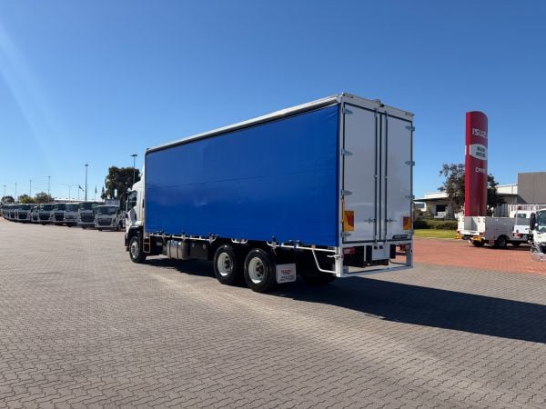 2026 Isuzu FVL 260-300  Curtainsider AT R67 FREIGHTPACK image