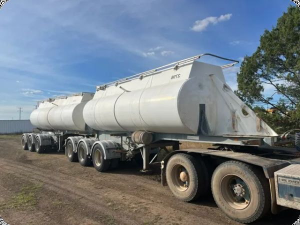 2000/2012 GTE 316 Stainless Tri-Axle Set of Tankers image