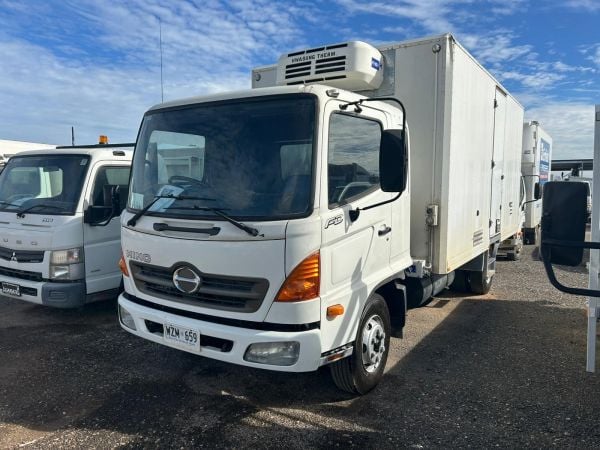 2003 HINO FD1J Refrigerated image