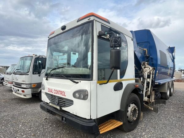 2015 DENNIS EAGLE ELITE 2 Garbage Compactor image