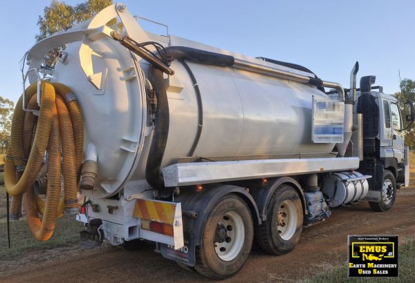 2006 Isuzu Giga Vac Truck, low kms, E.M.U.S TS954 image