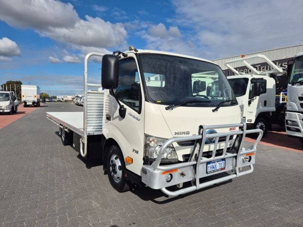 2015 Hino 716 - 300 Series Hybrid Tray 3.5 Ton "HYBRID" Auto Tray image