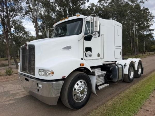 2010 KENWORTH T388 image