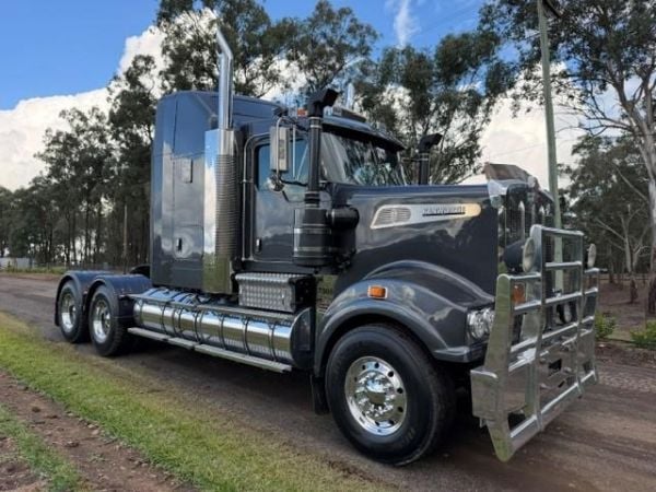 2016 KENWORTH T909 image