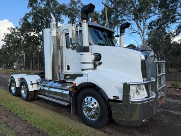 2016 KENWORTH T409, CUMMINS ISXE5, 14K KMS ON CUMMINS REBUILD, 550HP, 18SP MANUAL image