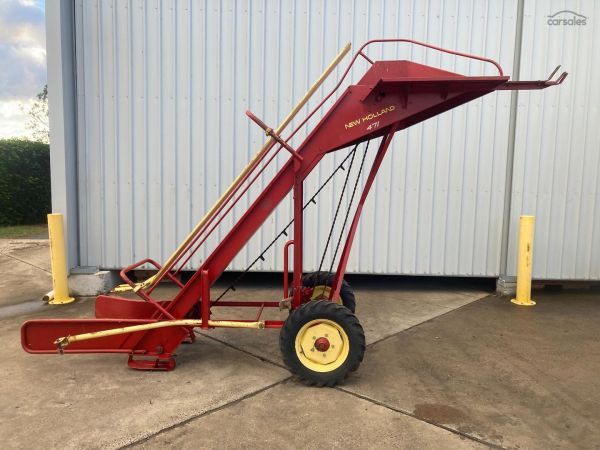 New Holland 471 Bale Loader image