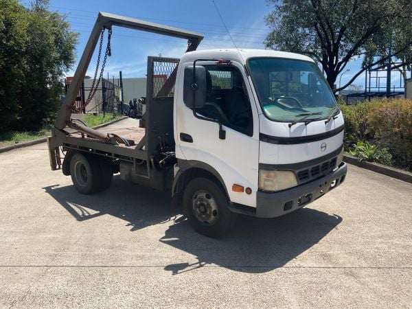 2005 Hino Dutro Misc 2005 Hino Dutro image