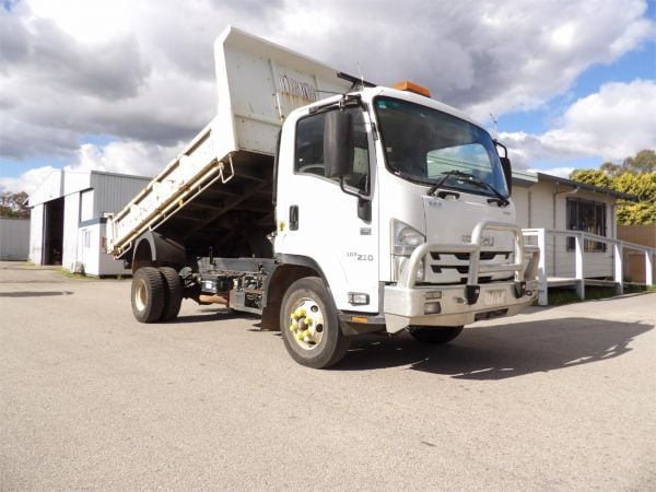 2017 Isuzu F Series Tipper FRR107-210 image
