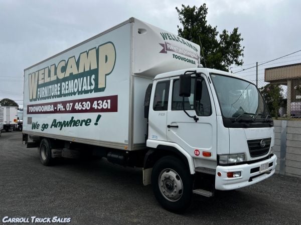 2010 NISSAN PKC37A Box Truck image