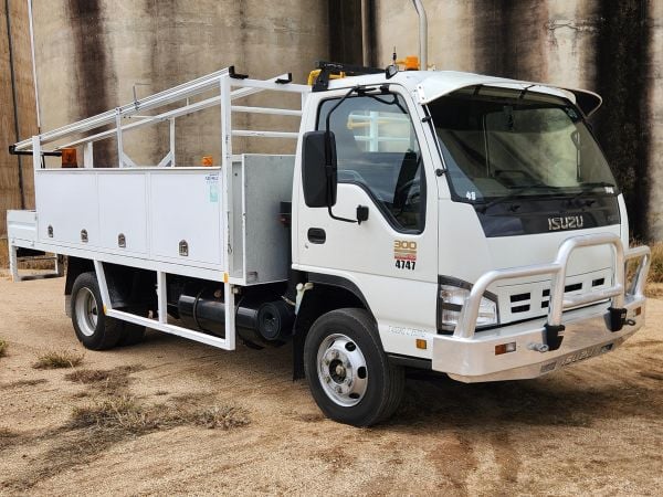 2007 ISUZU NPR300 Service Vehicle image