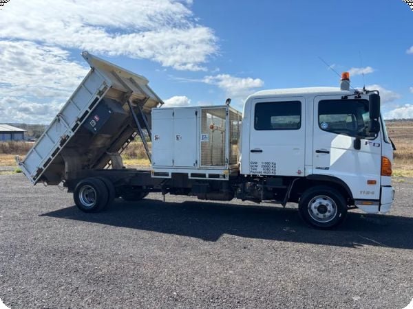 2015 Hino 500 FD 1124 4x2 Tipper image