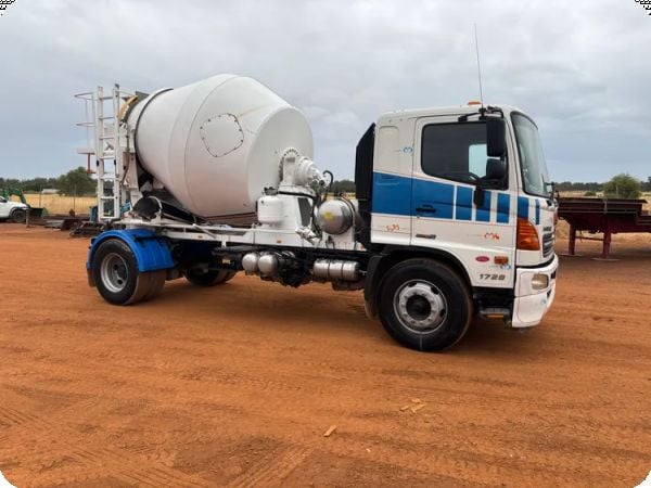 2011 Hino GH8J GH1J SER 4x2 Concrete - Agitator image