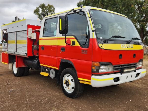 2003 ISUZU NPR400 Fire Truck image