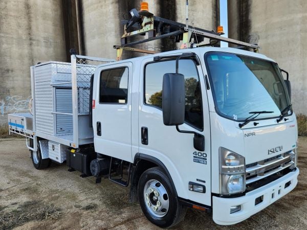 2014 ISUZU NPR400 Dump Truck image