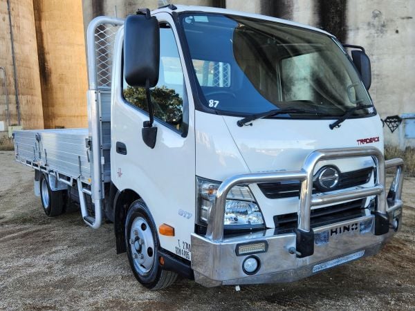2016 HINO 300 617 Flatbed image