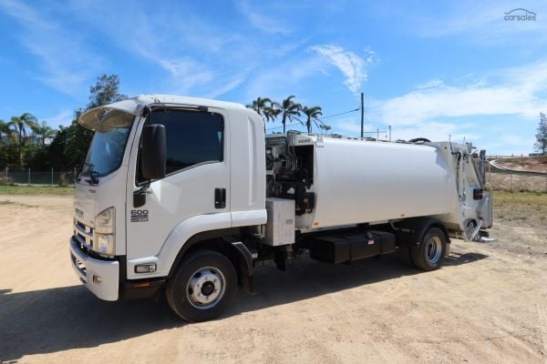 2016 Isuzu F Series FRR110-260 Auto image