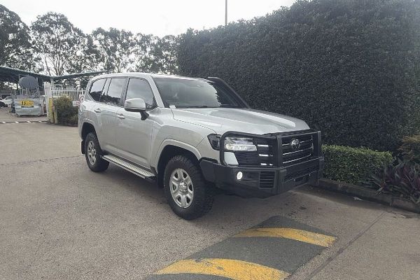 2025 Toyota Landcruiser GX FJA300R image