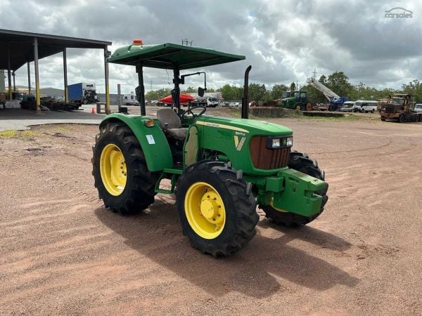 2018 John Deere 5075 E Tractor image