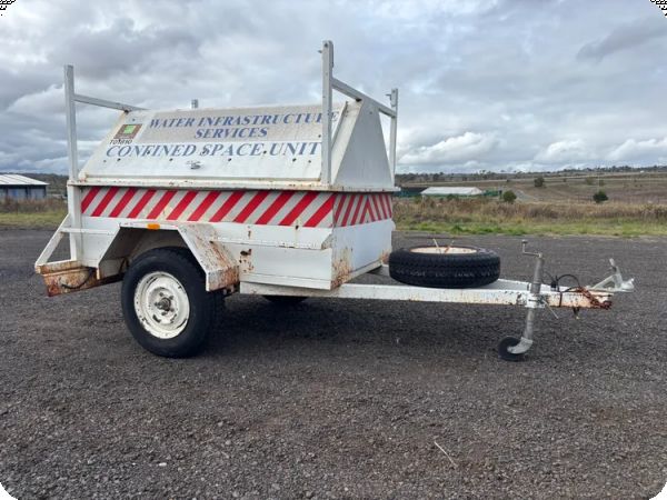 1996 Homemade 6x4 Single Axle Enclosed Box Trailer image
