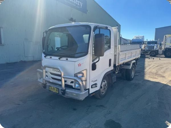 2017 Isuzu NH NLR 45/150 4x2 Tipper image