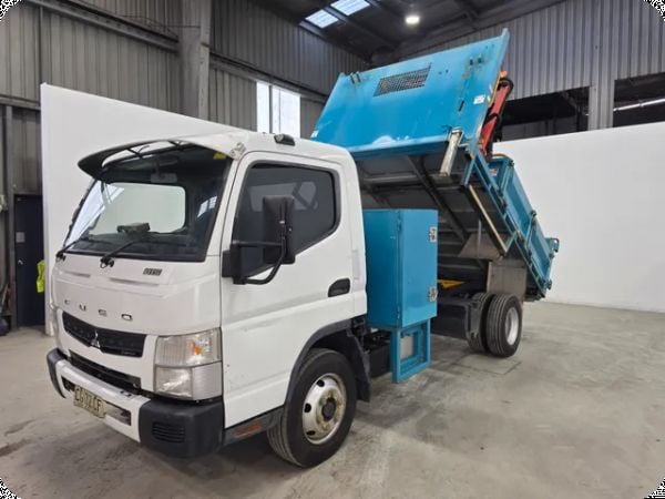 2015 Mitsubishi Canter 815 4x2 Tipper image
