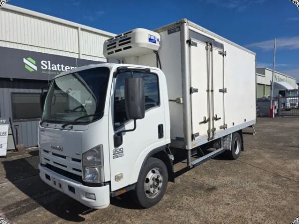 2011 Isuzu NPR 300 NH 4x2 Refrigerated Pantech image