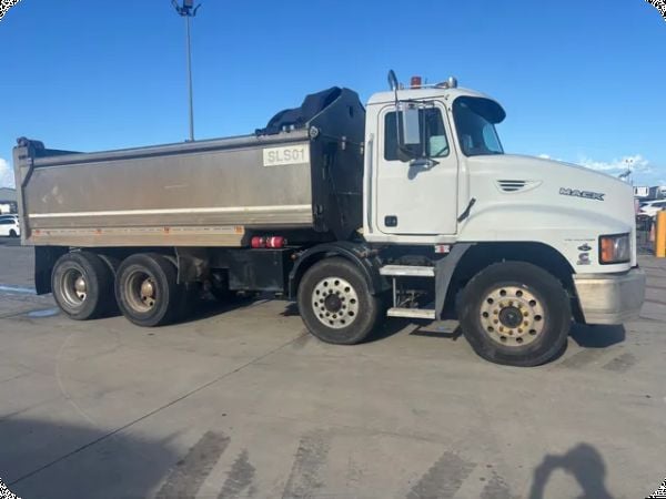 2004 Mack ML 8x4 Tipper image