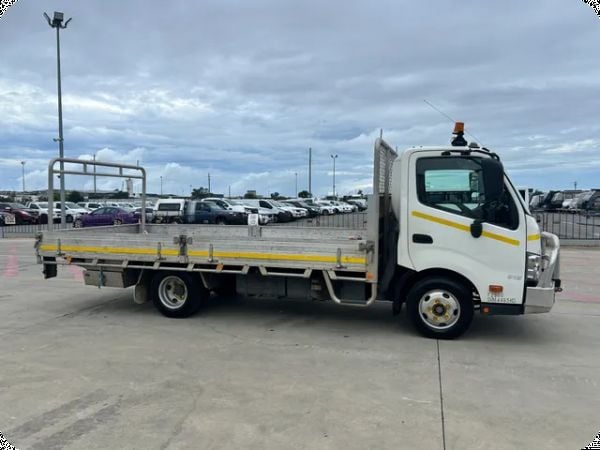 2015 Hino 300 616 4x2 Tray Truck image