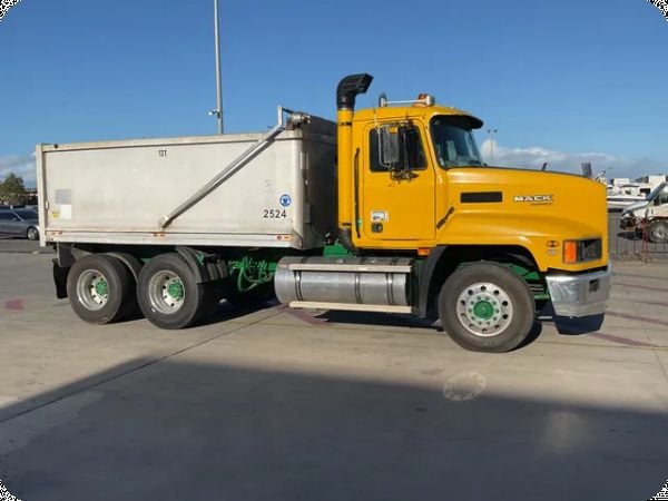 2004 Mack CH 6x4 Tipper image