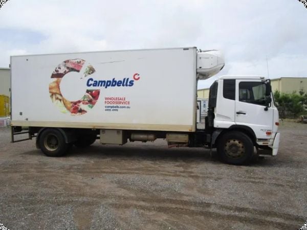 2016 UD PKC8E 4x2 Refrigerated Pantech image