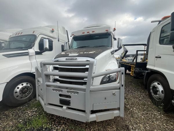 2021 FREIGHTLINER CASCADIA 126 Prime Mover image