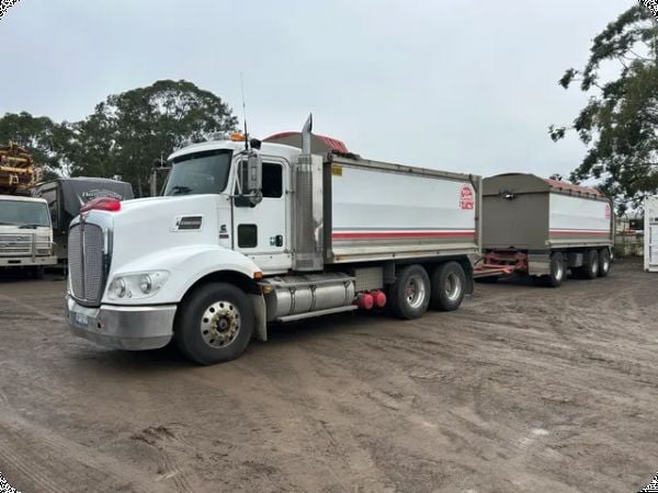 2015 Kenworth T409 6x4 Tipper image
