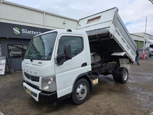2013 Mitsubishi Canter Fuso 4x2 Tipper image