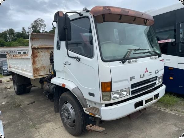 2006 Mitsubishi FM600 Tipper with Crane image