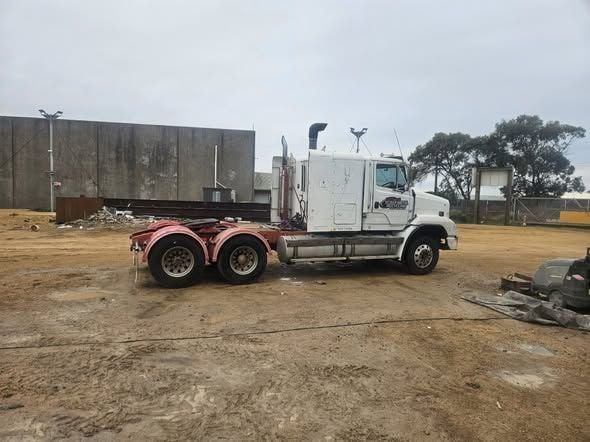 Freightliner FL112 image
