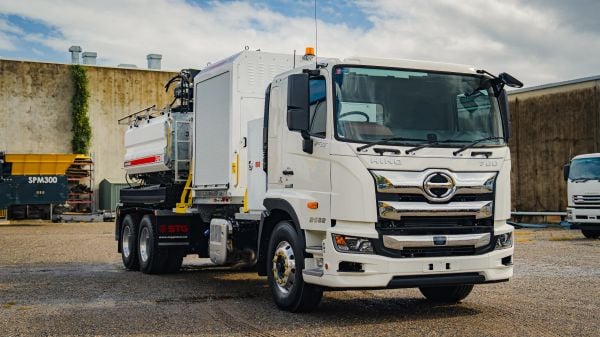 2026 Hino FS 2632 - 700 Series Vacuum Tanker STG 6,000L Vacuum Truck image
