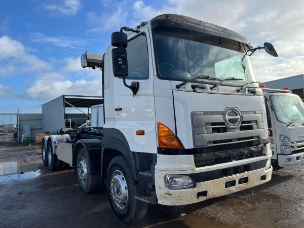 2013 HINO 700 3241 Hooklift image