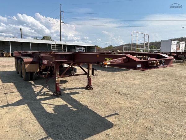 2017 Barker Heavy Duty Tri Axle image