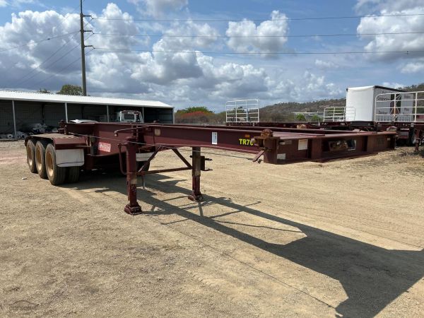2017 Barker Heavy Duty Tri Axle image